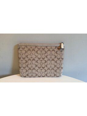 Coach Signature C iPad / Tablet Zippered Padded Carrying Case In Beige / Gold
